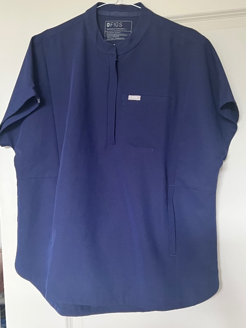 FIGS Scrub Top – Great Condition | Navy